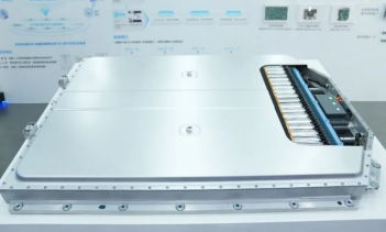 В ходе лабораторных испытаний компания достигла рекордной плотности энергии — 824 ватт-часа на килограмм (Втч/кг). Ю Хуэйгэнь также сообщил, что в будущем целевые показатели превысят 1000 Втч/кг.