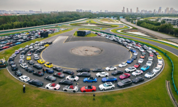 Porsche закроет 30% дилеров в Китае, чтобы сократить расходы