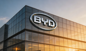 Январские продажи BYD снизились на 30% до 210 051, экспорт превысил 100 000, а в первом квартале ожидается волатильность