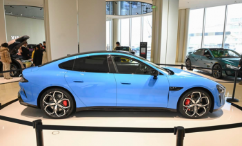 Поставки Xiaomi SU7 стартовали в апреле 2024 года, и модель быстро завоевала популярность на китайском рынке электромобилей. За менее чем два года было поставлено свыше 381 000 единиц. Динамика поставок: