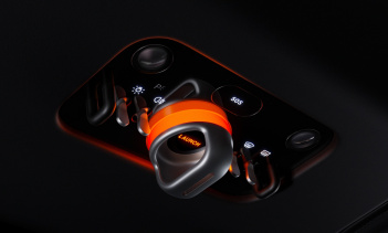 Однако в нём отсутствует элемент, привычный для современных суперкаров и гиперкаров,?—?отделка из карбона.