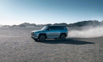 Эксперты предполагают, что на кадрах — новая версия флагманского внедорожника Yangwang U8, как сообщает источник Sina.