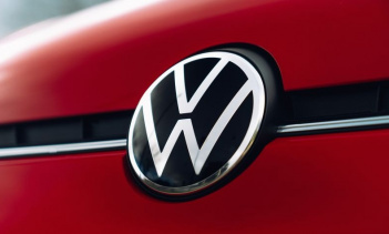 Продажи электромобилей Volkswagen демонстрируют положительную динамику, однако компания осознаёт риски, связанные с усилением конкуренции со стороны китайских автопроизводителей на европейском рынке