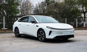 На выставке Auto Shanghai 2025 компания CATL анонсировала, что 10 новых моделей электромобилей от пяти крупнейших китайских автопроизводителей будут совместимы с системой «Choco SEB». Среди партнёров значился и BAIC. Тогда модель не раскрывали, огран