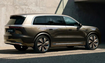 Изначально компания использовала трёхцилиндровый двигатель производства Dongan. Затем произошёл переход на четырёхцилиндровый двигатель, созданный на базе агрегата Prince от BMW и Peugeot.