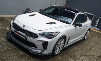 111429 Монтаж тюнинг-обвеса и LED-подсветка салона Kia Stinger