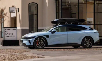 2 апреля компания Zeekr объявила о старте предварительных продаж двух моделей 7‑й серии — седана Zeekr 007 и универсала Zeekr 7 GT (также известного в Китае как 007 GT)