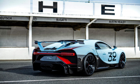 bugatti chiron pur sport 4