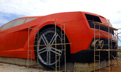 Футболисты построили 25-метровый Lambo Gallardo