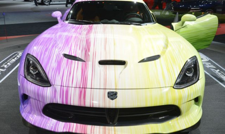 Разноцветный психоделичный Dodge SRT Viper GTC на выставке в Чикаго