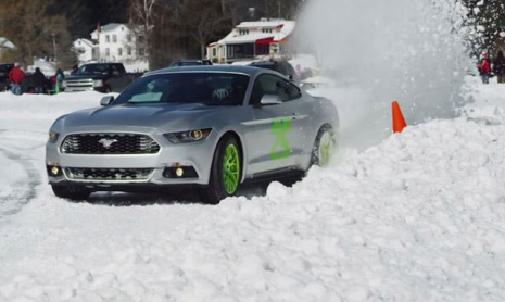 Вон Гиттин младший гоняет по льду