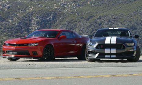 Shelby GT350R против Camaro Z28 - битва мускул-каров