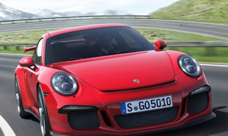 Видео: Porsche 911 GT3 против Nissan GT-R