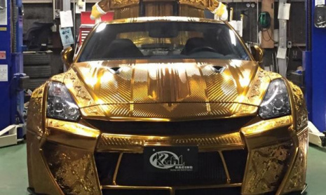 Безумный Nissan GT-R стал золотым для Токийского автосалона