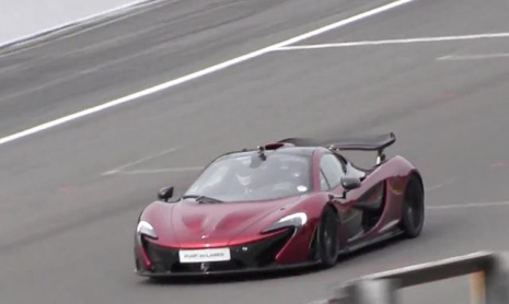 Наслаждайтесь брутальным звуком гиперкара на одном из лучших треков в мире