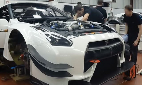Покадровая сборка Nissan GT-R GT3
