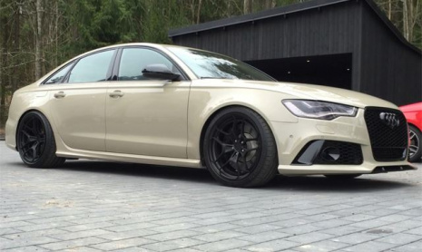 Ошеломляющий седан Audi RS6