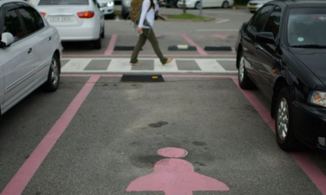 В Китае появились парковки специально для женщин