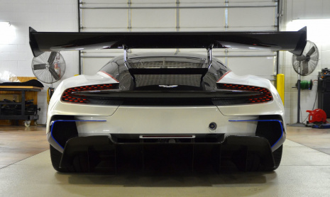 Третий и последний Aston Martin Vulcan прибыл в США