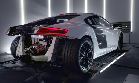 Audi выпустил видео нового R8 V10 Plus Supercar