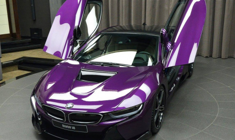 Единственный сумеречно-фиолетовый BMW i8 в Абу-Даби