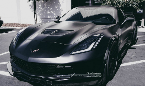 Черный Corvette Z06 на дисках Brixton