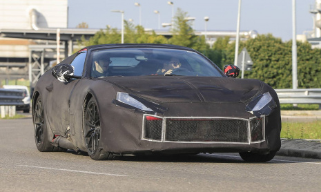 2018 Ferrari F12 M - первые шпионские снимки