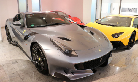 Grigio Titanio Ferrari F12tdf продается за $1.058.300