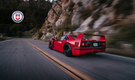 Ferrari F40 на черных дисках HRE Wheels