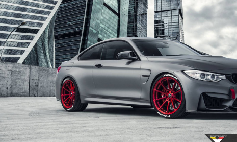 BMW M4 на ярко-красных дисках Vorsteiner
