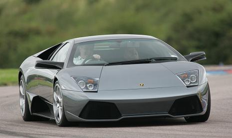 На Новорижском шоссе в сильный дождь разбился Lamborghini Murcielago