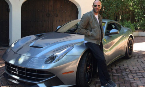 Звезда ''Форсажа'' позирует с Ferrari F12 Berlinetta