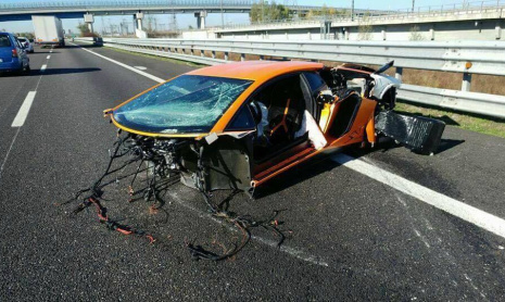 Lamborghini Aventador SV попал в аварию в Италии