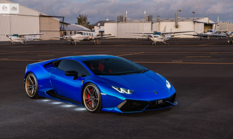 Потрясающий синий хромированный Lamborghini Huracan от Sinus Motorsport