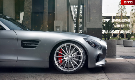 Серебристый Mercedes AMG GTS на дисках Zito