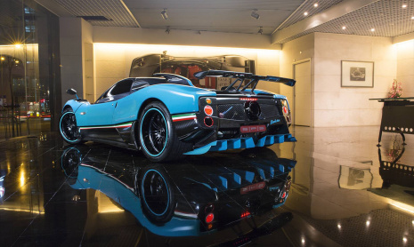 Невероятный ярко-голубой Pagani Zonda Uno