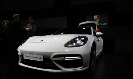 Женева-2017 - Porsche Panamera Turbo S E-Hybrid