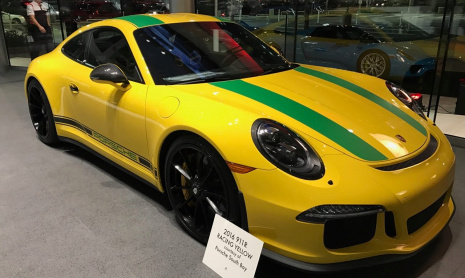 Специальный гоночный желтый Porsche 911 R - в честь Айртона Сенны