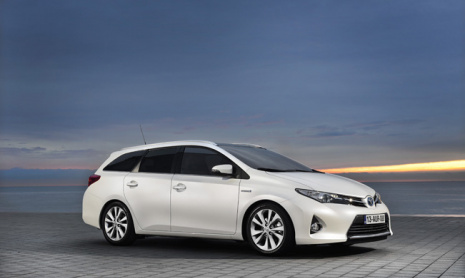 Toyota представила Auris Touring Sports 2013