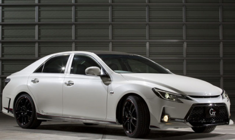 Toyota показала Mark X Carbon Concept в Токио