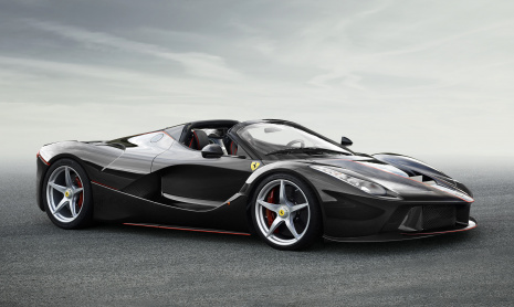 85-летний коллекционер подал в суд на Ferrari за отказ в LaFerrari Aperta
