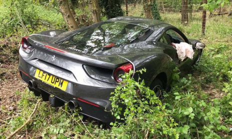 Новый Ferrari 488 GTB разбился, проехав всего 69 миль