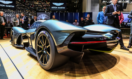 Aston Martin Valkyrie представлен в производственной форме
