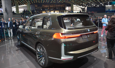 Франкфурт-2017 - BMW Concept X7 iPerformance