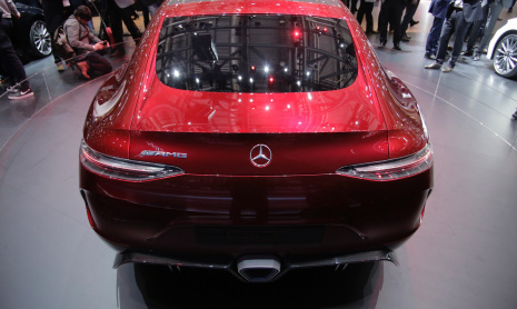 Mercedes-AMG выпустил тизер 4-дверного купе GT