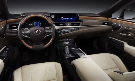 Lexus демонстрирует новую модель ES
