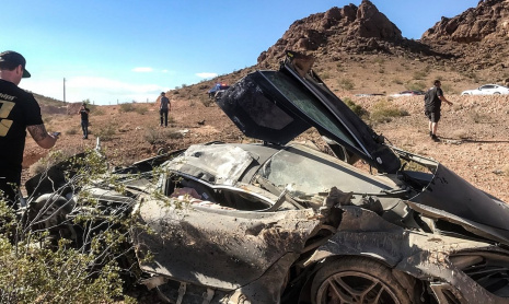 Женщина водитель выжила в страшной аварии на McLaren 720S в Лас Вегасе