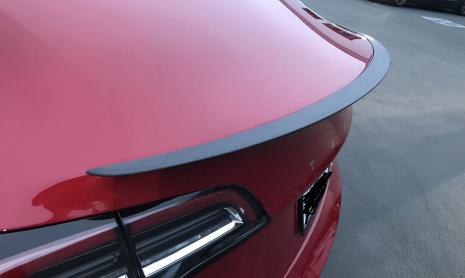 Мощная версия Tesla Model 3 на 17 000 долларов дороже, чем C63 AMG