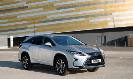 Lexus показывает салон и детали семиместного 450lH