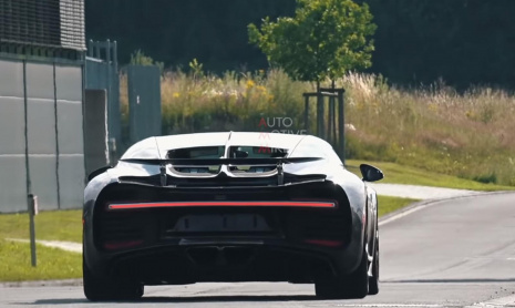 Почему Bugatti тестирует два Chiron на Нюрбургринге?